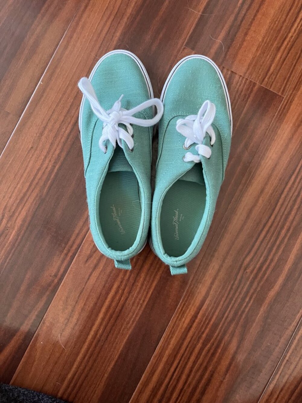 Green Universal Thread tennis shoes